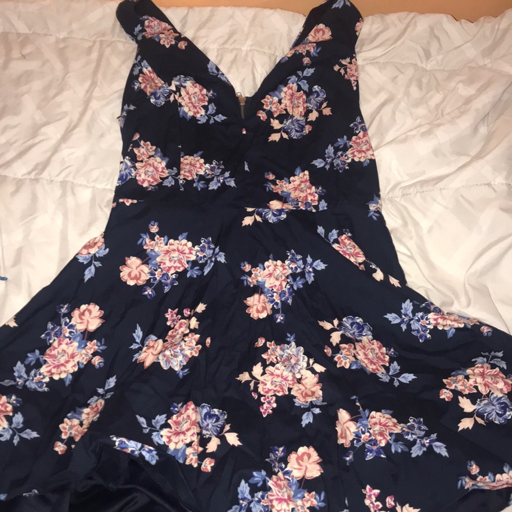 Short Navy dress with floral pattern.